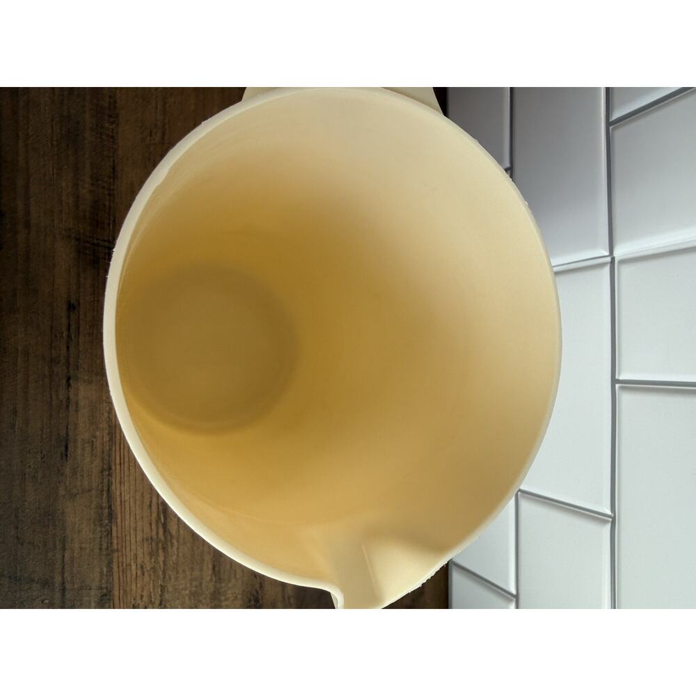 Vintage Medium Rubbermaid 2 1/4 Quarts Drink Juice Tea Pitcher - Ivory with Lid - Picture 4 of 7